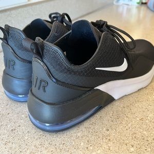 NEW NIKE AIR W11